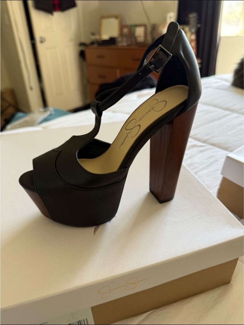 Jessica Simpson Black Leather Platform T-Strap Chunky Heel Sandals